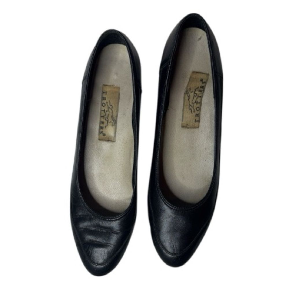 Trotters Black Leather‎ Pumps. Size 8.